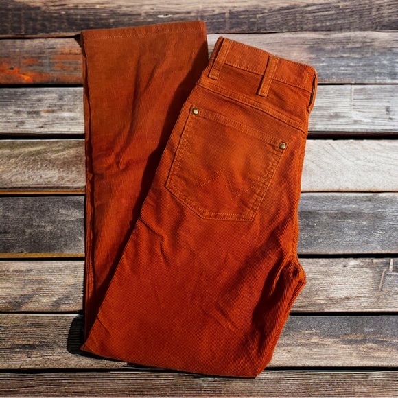 Corduroy Wranglers Heritage Fit - Picture 2 of 5